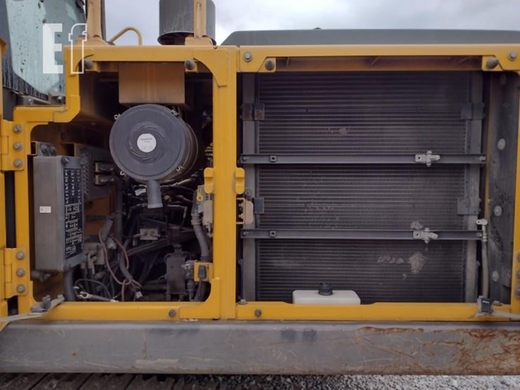 2015-volvo-ec220e-lr-image-45