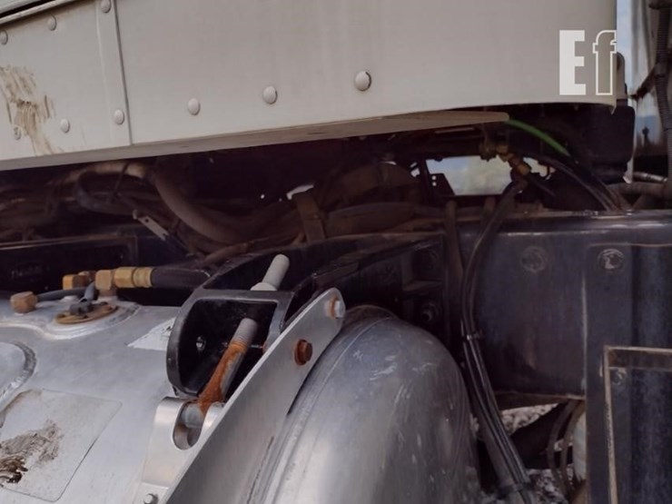 2008-peterbilt-365-image-42