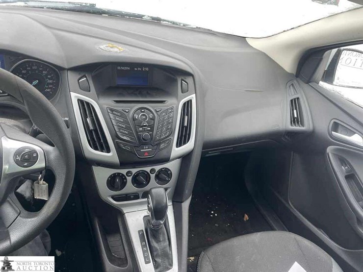 2014-ford-focus-se-image-8