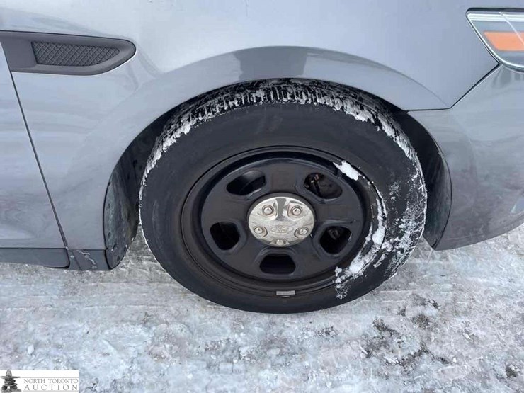 2018-ford-taurus-police-inte-image-9