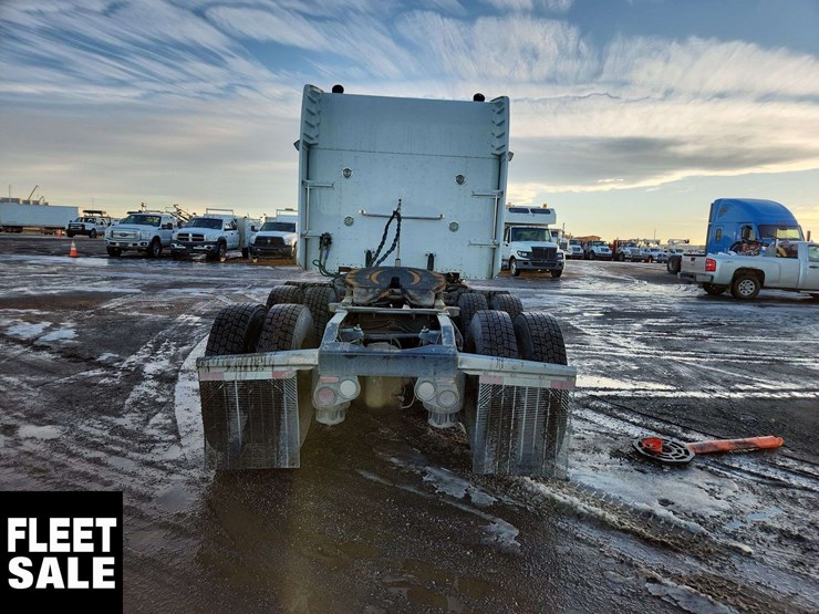 2016-peterbilt-367-image-22