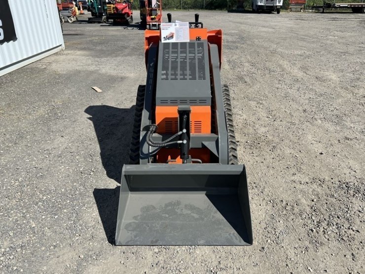 2025-hurricane-hrc700-mini-compact-track-loader-image-8