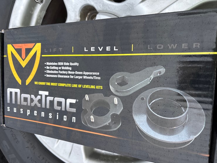 #6515-•-e1.-(4)-michellin-p275/65r18-tires-on-rims-image-4