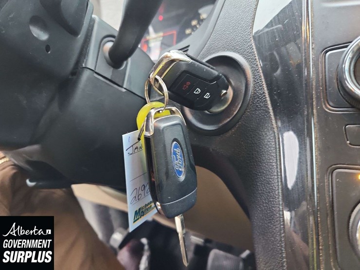 2017-ford-explorer-image-26