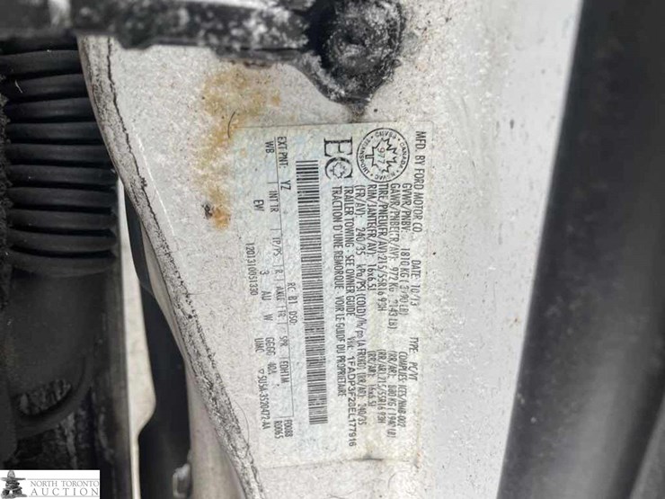 2014-ford-focus-se-image-12