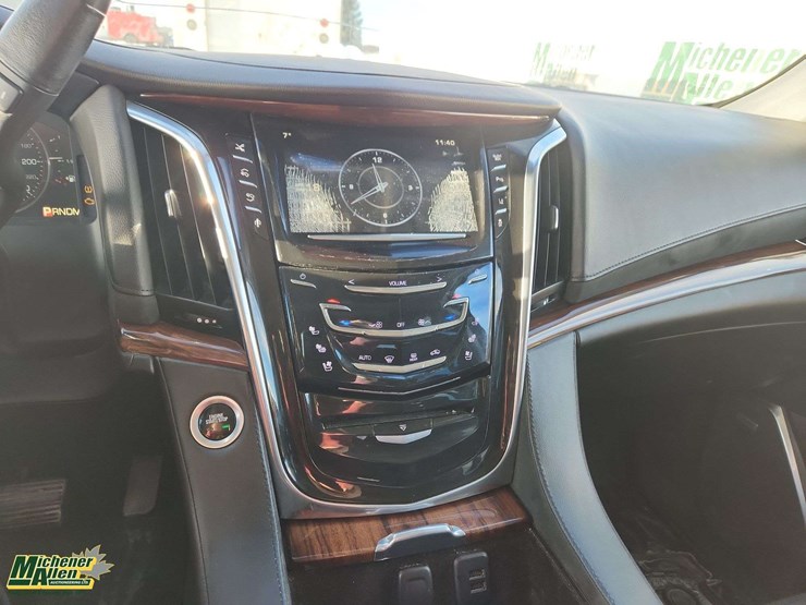 2015-cadillac-escalade-image-20