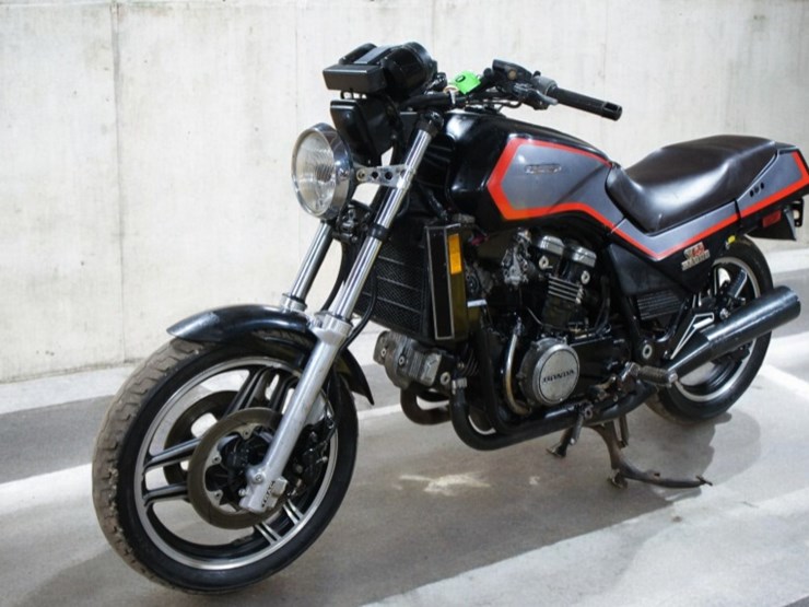 1985-honda-vf1100s-v65-sabre-motorcycle-image-5