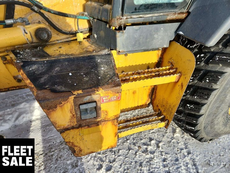 2015-deere-410l-image-28