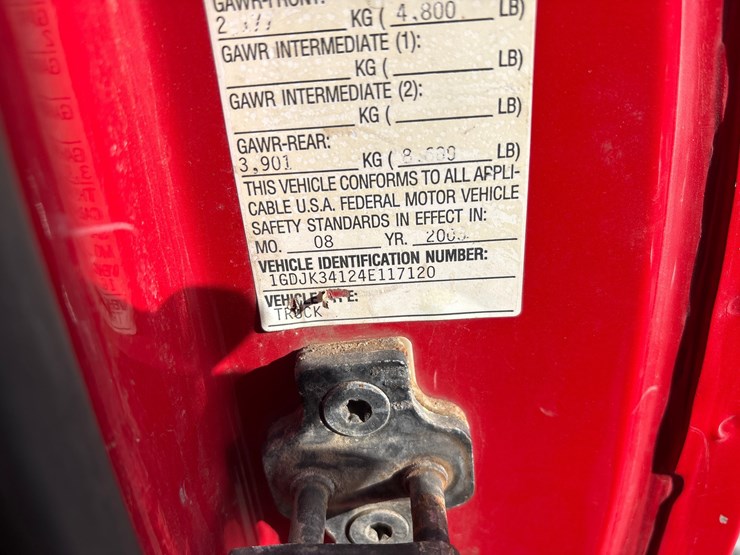 #1113-•-2004-gmc-sierra-pickup-truck-image-4
