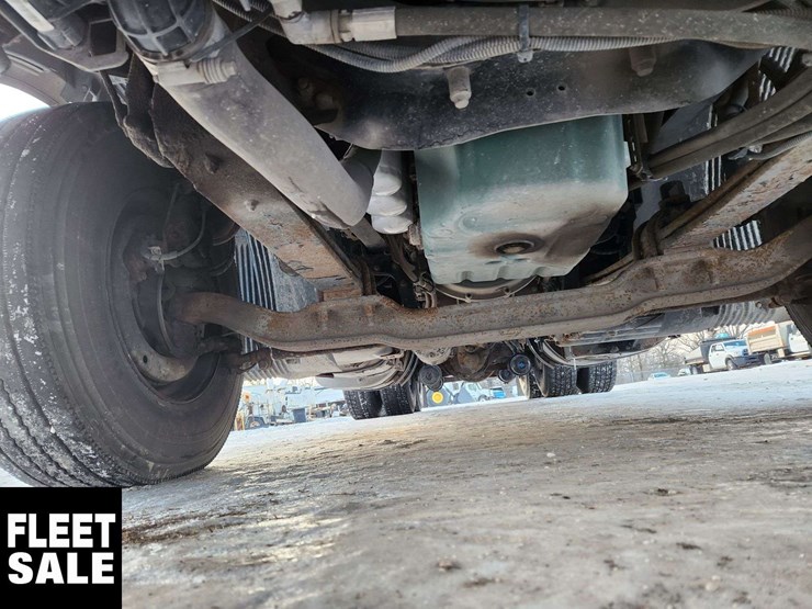 2015-volvo-vnl-t/a-day-cab-tractor-image-24