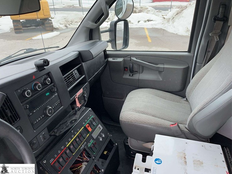 2016-chevrolet-express-g3500-image-16