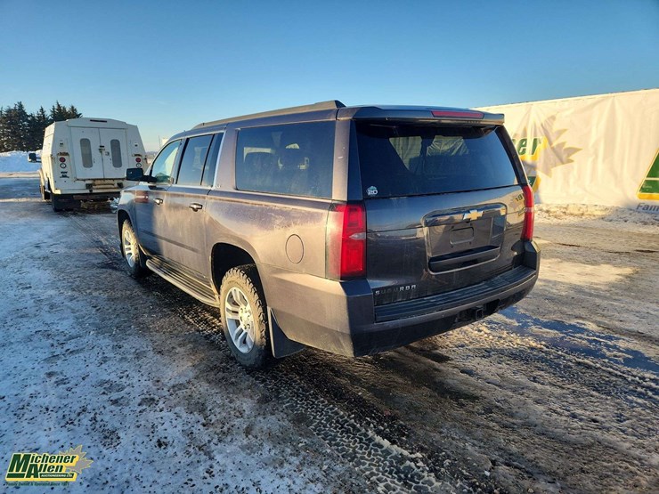 2015-chevrolet-suburban-image-3
