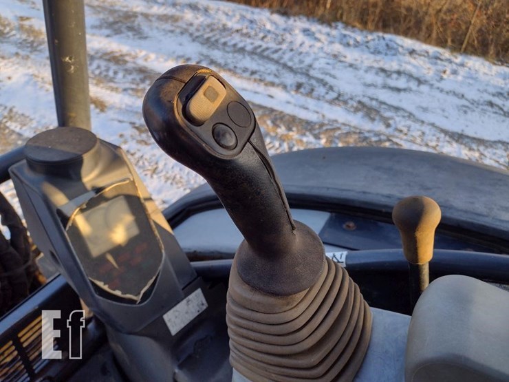 2013-deere-35d-image-8