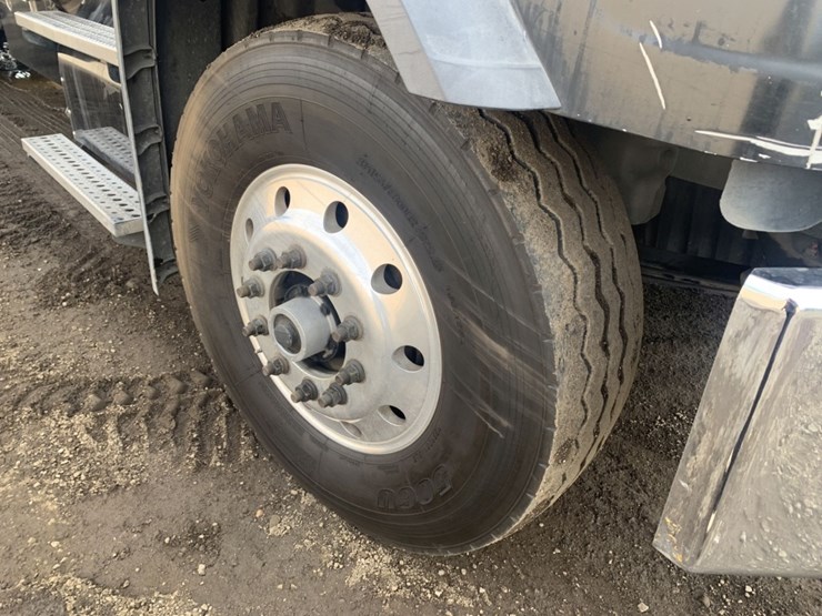 2016-freightliner-114sd-image-14