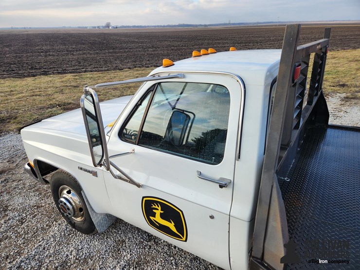 1986-gmc-c3500-2wd-flatbed-truck-image-12