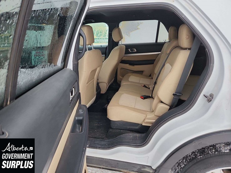 2017-ford-explorer-image-15