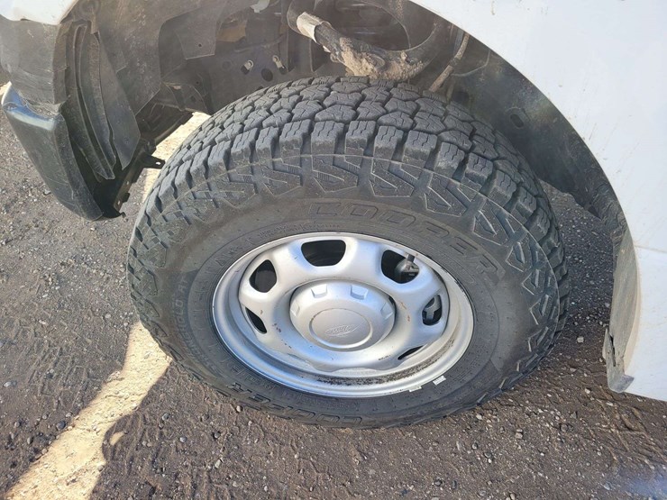 2017-ford-f150-xl-image-14