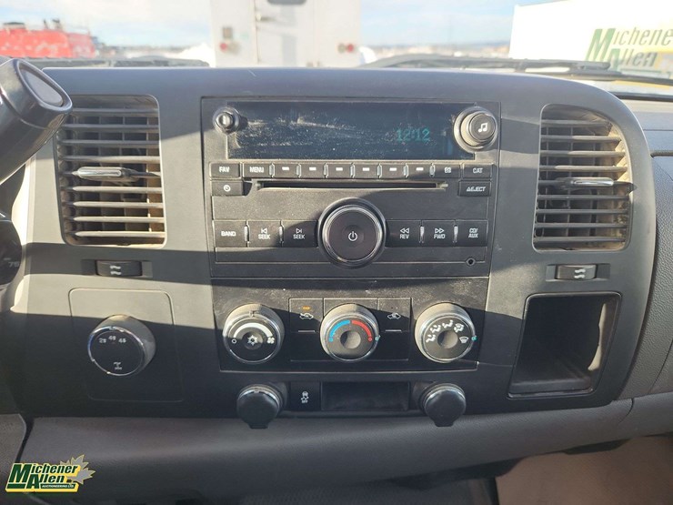 2013-gmc-sierra-2500hd-image-25