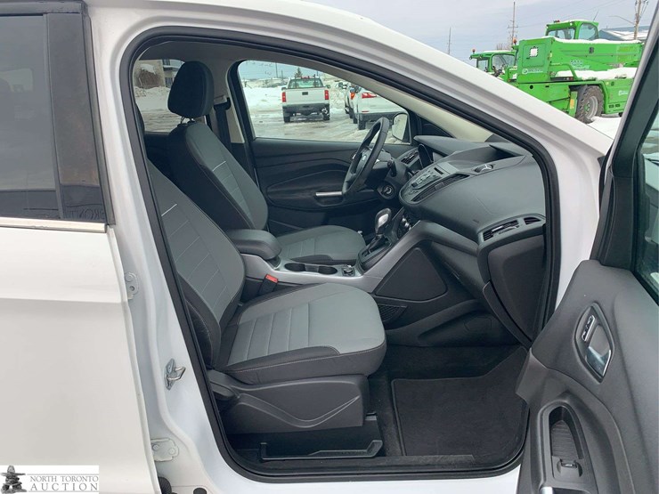 2015-ford-escape-se-image-27