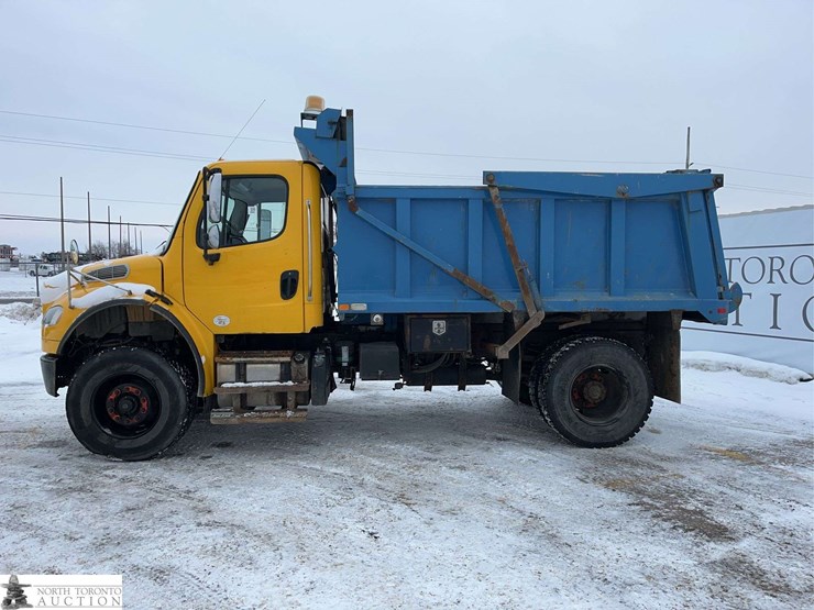 2016-freightliner-m2-106-image-7