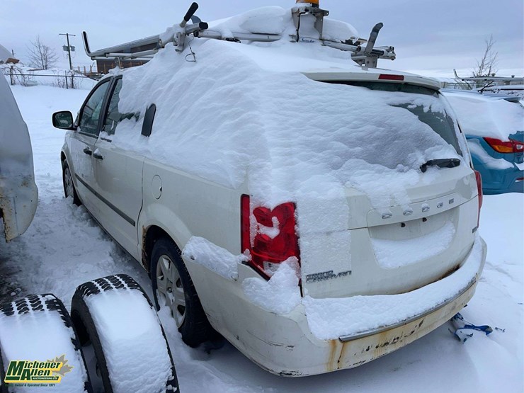 2011-dodge-grand-caravan-image-2