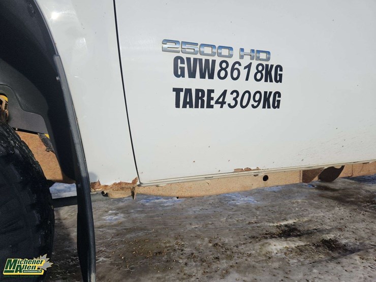 2013-gmc-sierra-2500hd-image-38