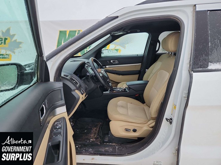 2017-ford-explorer-image-14