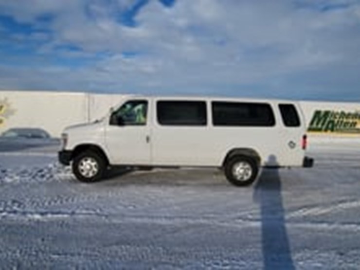 2014-ford-cargo-image-5