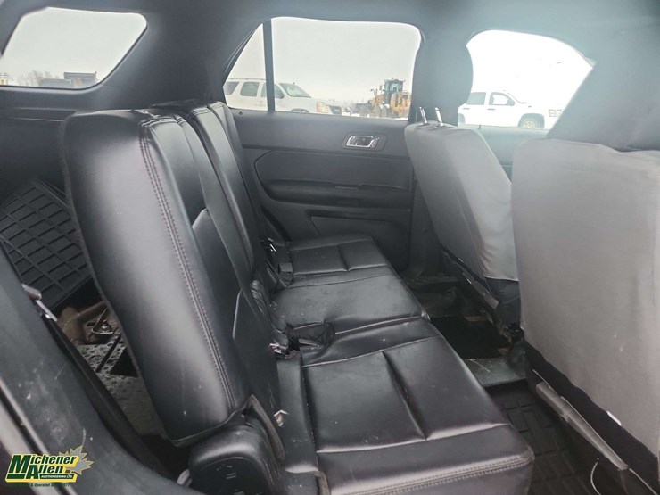 2019-ford-explorer-image-16