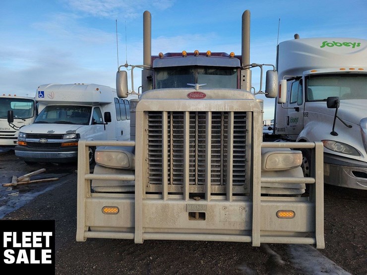 2016-peterbilt-389-image-3