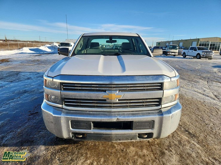 2015-chevrolet-silverado-2500hd-image-9