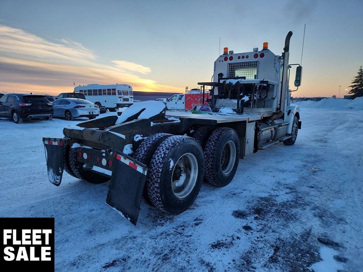 2011-freightliner-coronado-122-sd-image-4