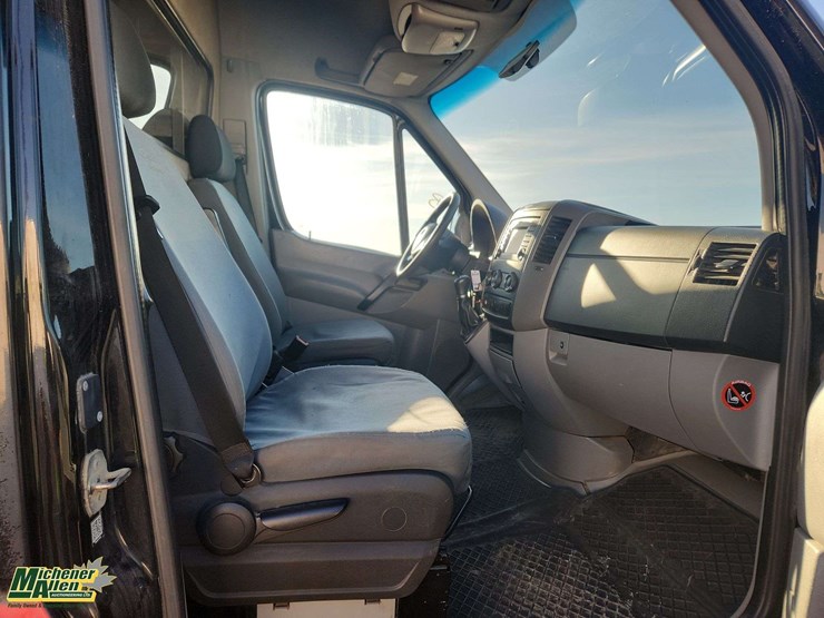 2015-mercedes-benz-sprinter-3500-image-16