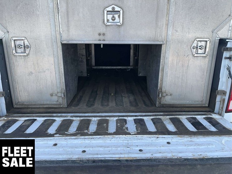 2015-dodge-3500-image-17