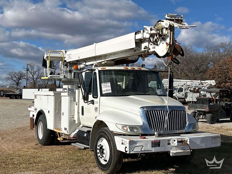 2007-international-derrick-digger-image-3