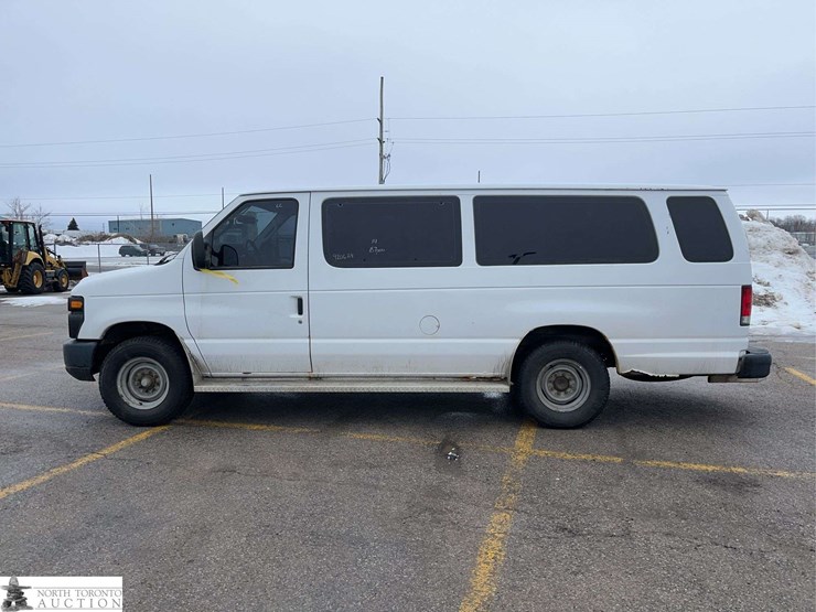 2014-ford-cargo-image-7