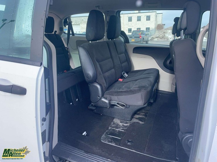 2020-dodge-grand-caravan-se-image-24