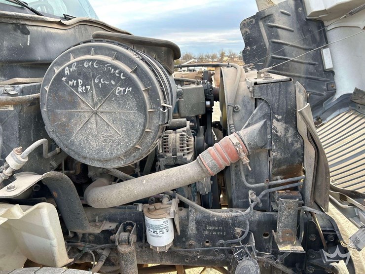 2004-international-durastar-4300-image-9