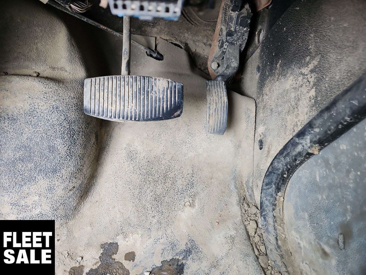 2013-ford-cargo-image-24