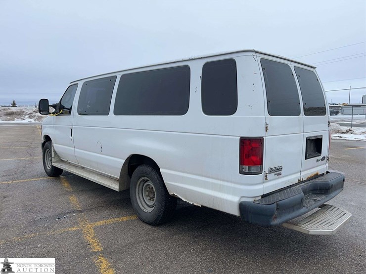 2014-ford-cargo-image-6