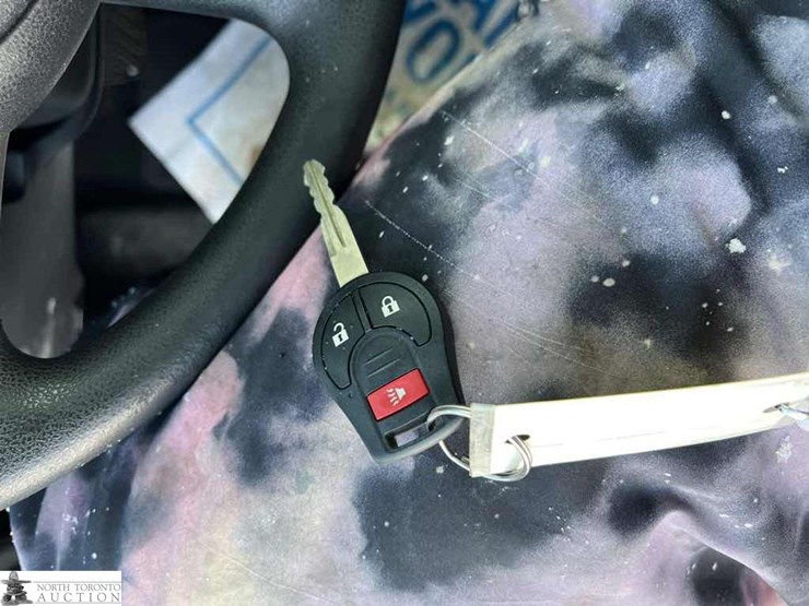 non-operable-2013-nissan-versa-sv-image-8