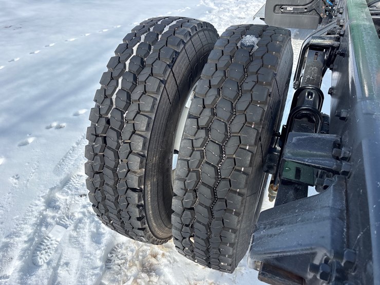 2024-freightliner-m2-106-image-8