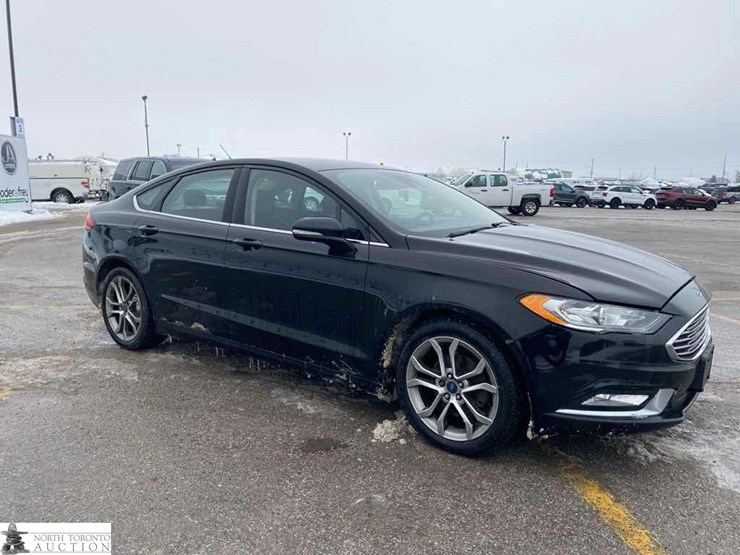 2017-ford-fusion-se-image-3