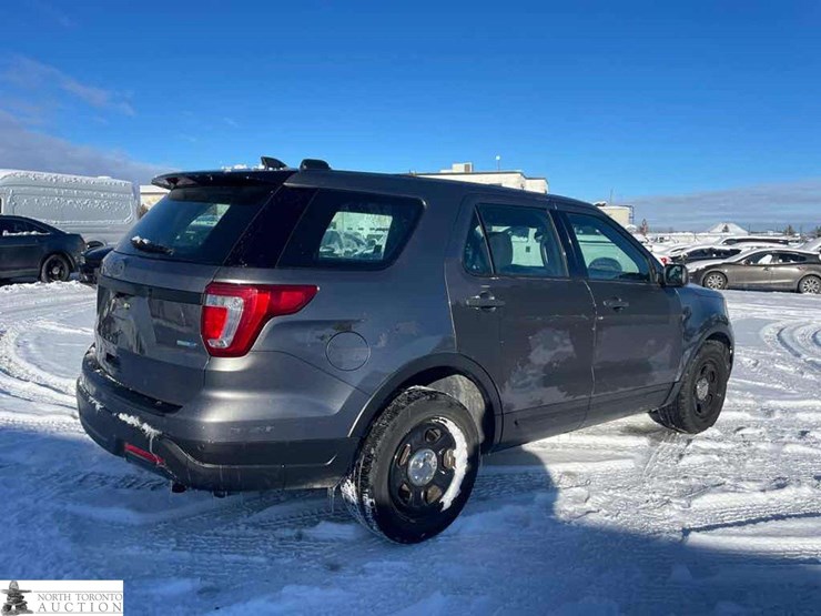 2019-ford-explorer-image-4