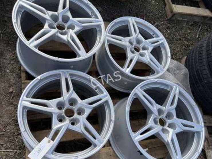 #171-•-set-of-4-corvette-rims---used-image-1