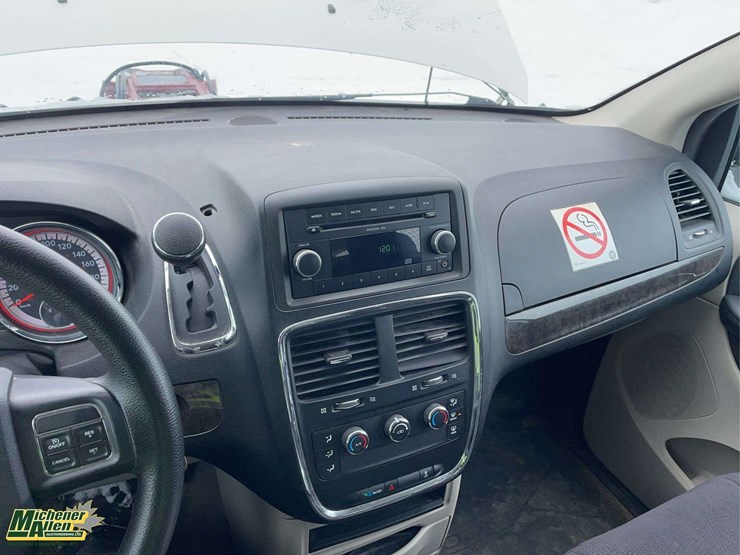 2011-dodge-grand-caravan-image-14