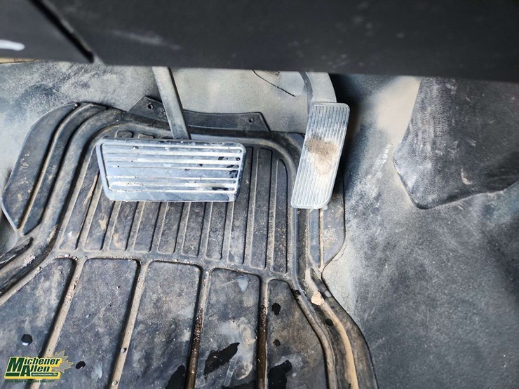 2015-chevrolet-silverado-2500hd-image-21