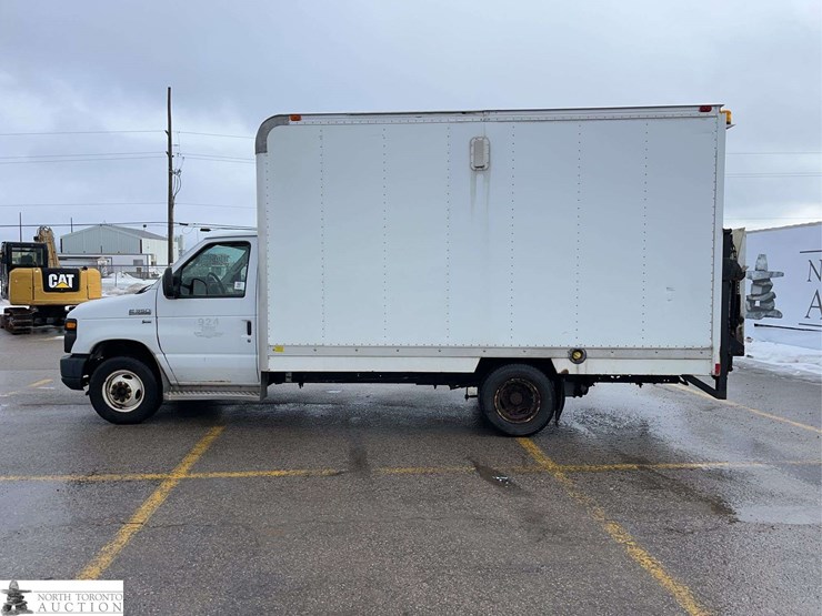 2013-ford-e350-image-7