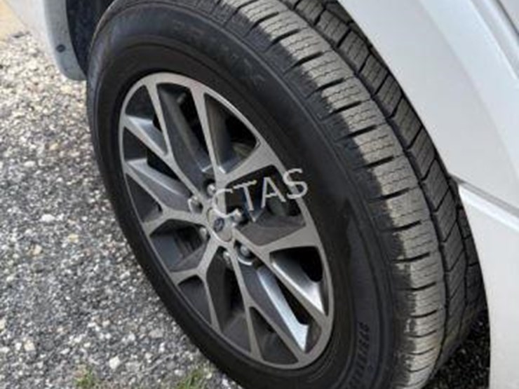 2016-ford-expedition-xlt-image-5