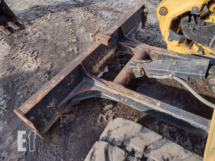 2013-deere-35d-image-24